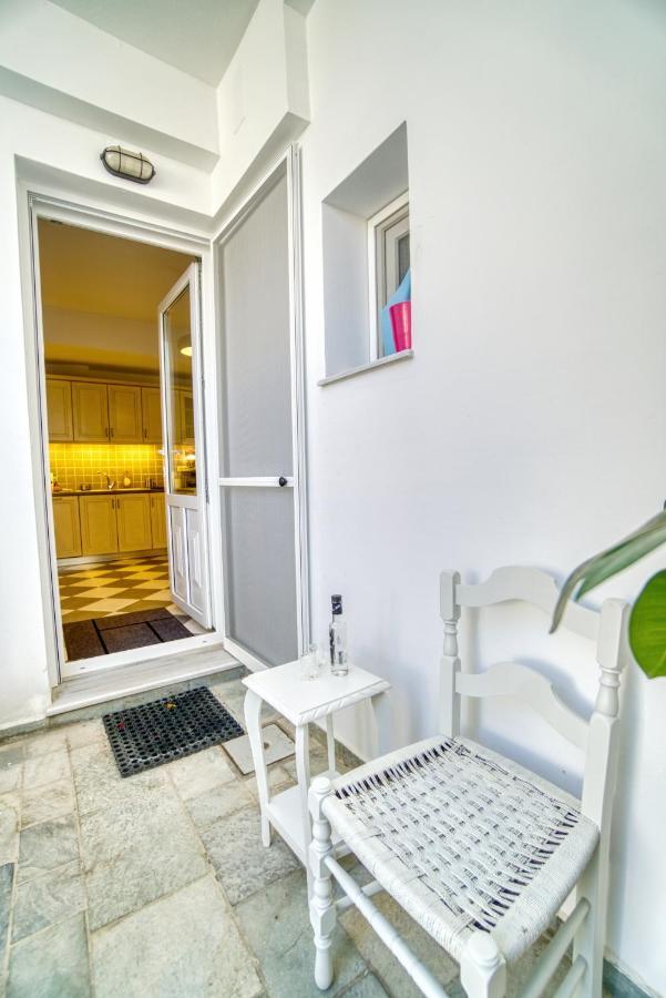 Stylish, Cozy 2-Bdr Flat In Andros Town By Explore Andros Kültér fotó
